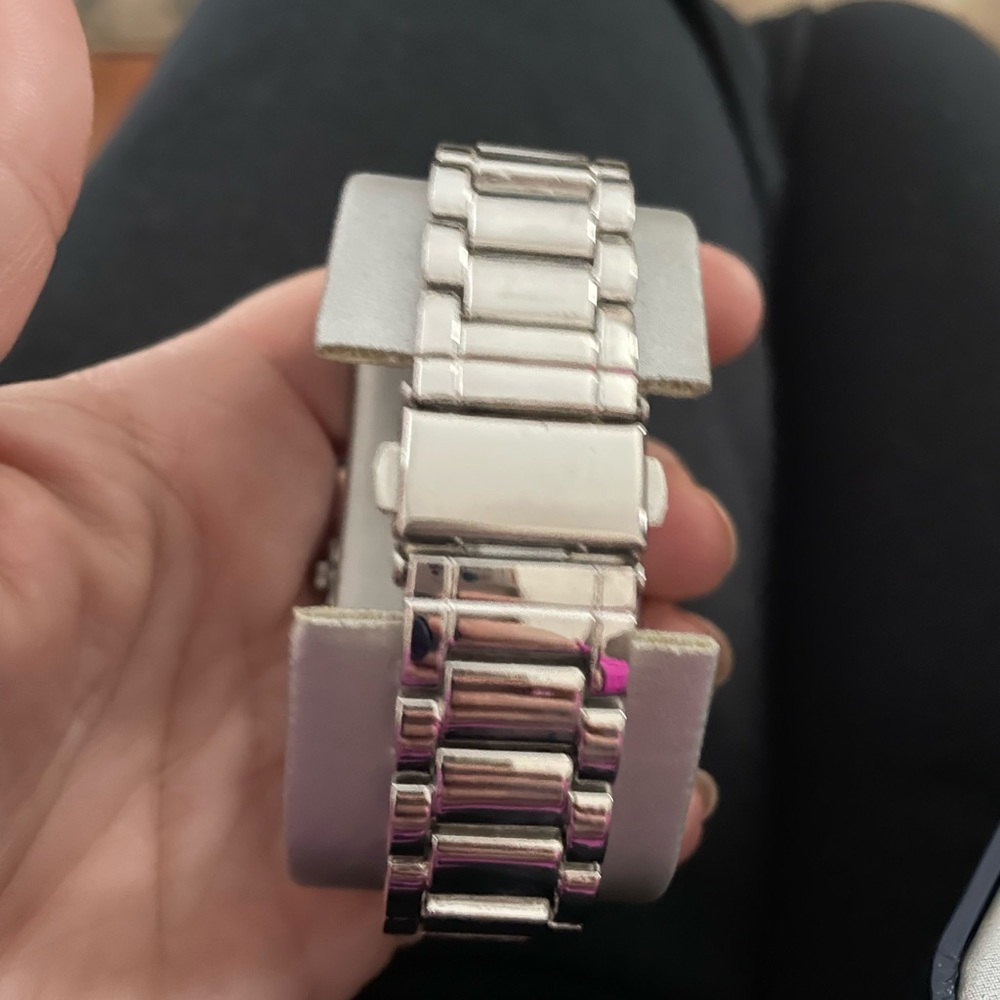 BNIB Disney Store Exclusive I LOVE ❤️ NY Mickey Mouse watch - Picture 3 of 6
